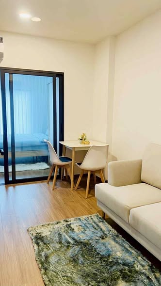 living room and room interior of The Livin Ramkhamhaeng : เดอะ ลิฟวิ่น รามคำแหง