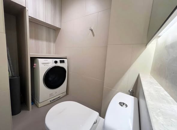 bathroom of The Lumpini 24
