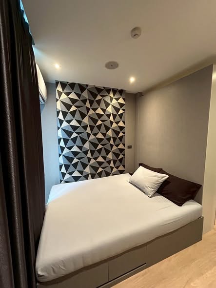 bedroom of The Matt Sathorn-Thaphra