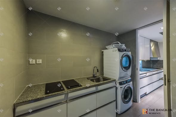 bathroom of The Met Condominium
