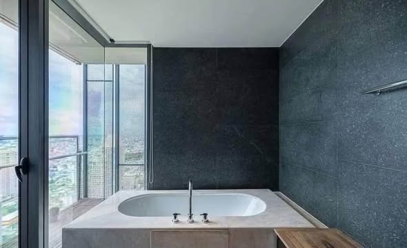 bathroom of The Met Condominium