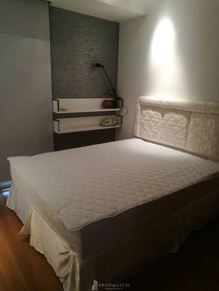 bedroom of The Met Condominium