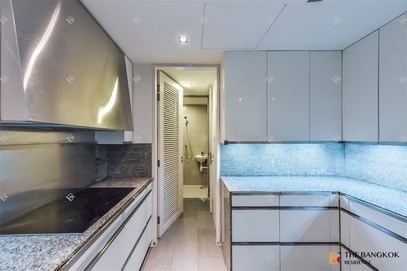 kitchen of The Met Condominium