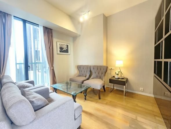 living room of The Met Condominium