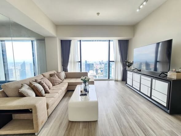living room and bedroom of The Met Condominium