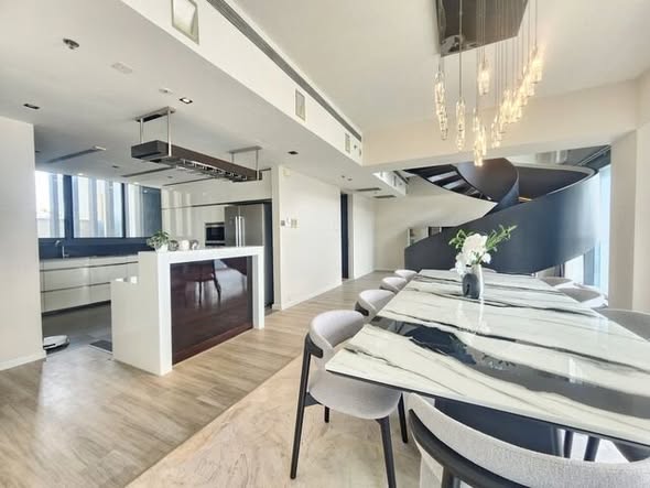 living room and kitchen of The Met Condominium