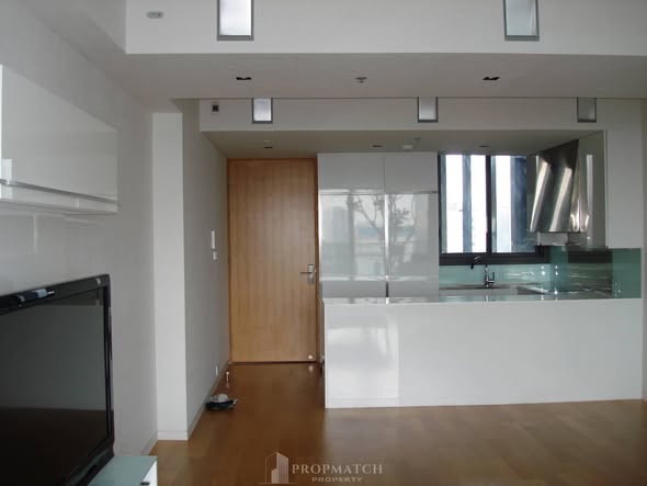 room interior of The Met Condominium