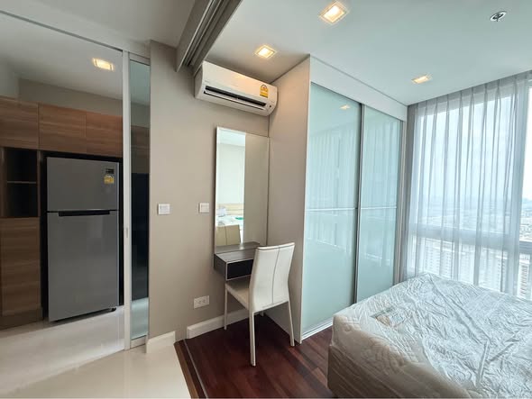 bedroom and room interior of The Metropolis Samrong