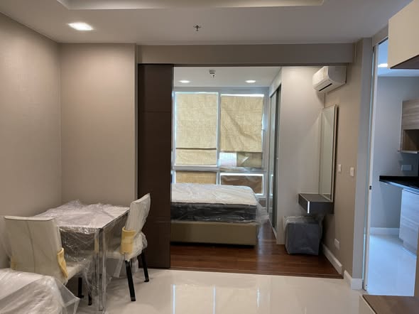 bedroom and room interior of The Metropolis Samrong