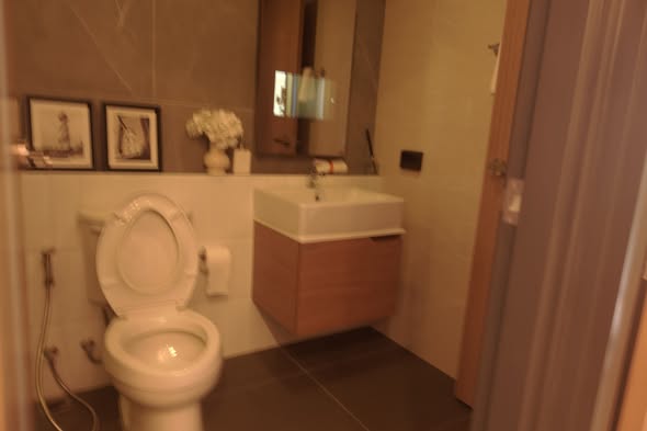 bathroom of The Moment Ratchada 19