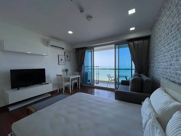 bedroom of The Palm Wongamat Beach Pattaya