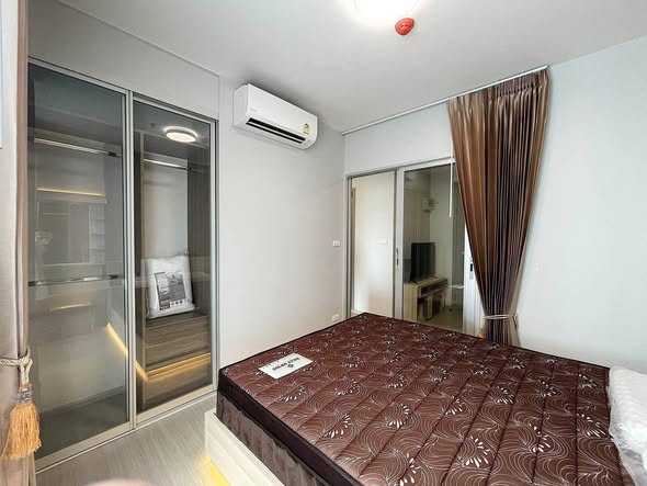 bedroom and room interior of The Parkland Phetkasem 56