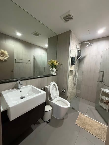 bathroom of The Politan Aqua