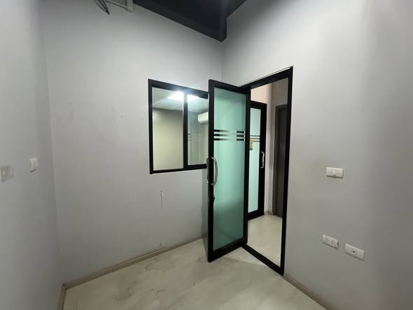 room interior of The Pride Sukhumvit 77 (Soi Onnut 30) Home Office