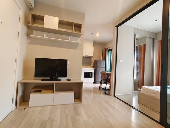 bedroom and room interior of The Privacy Rama 9
