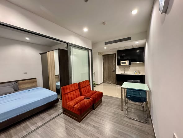 bedroom of The Rich Sathon-Taksin