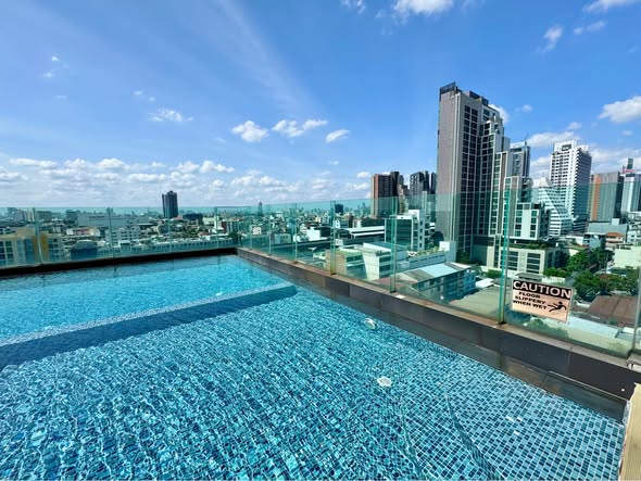 pool of The Rich Sathon-Taksin