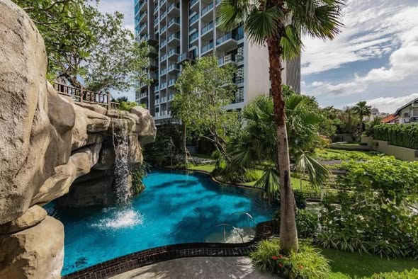 pool of The Riviera Wongamat Beach : เดอะ ริเวียร่า วงศ์อมาตย์ บีช