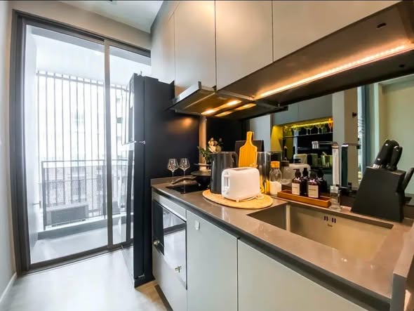 kitchen of The Room Sukhumvit 69