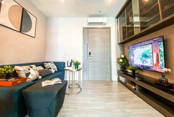 living room and room interior of The Room Sukhumvit 69