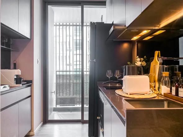 room interior and kitchen of The Room Sukhumvit 69