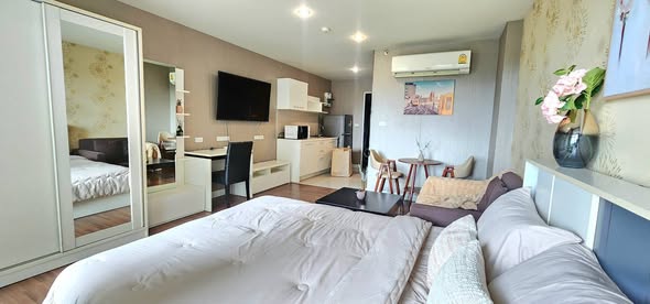 bedroom of The Royal Place 2