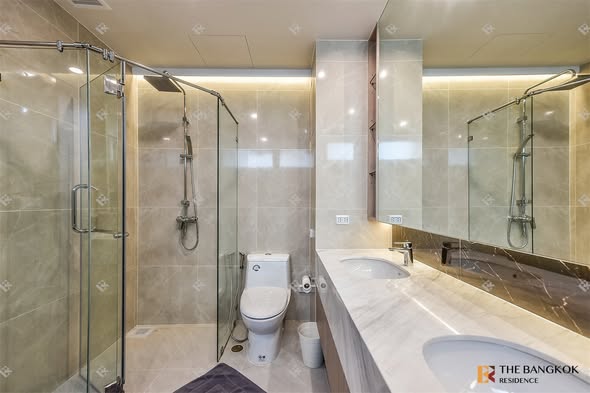 bathroom of The Royal Saladaeng