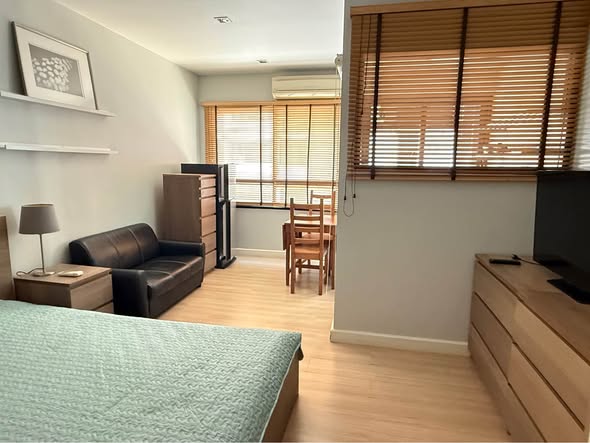 bedroom of The Seed Mingle