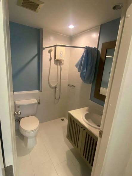 bathroom of The Seed Terre