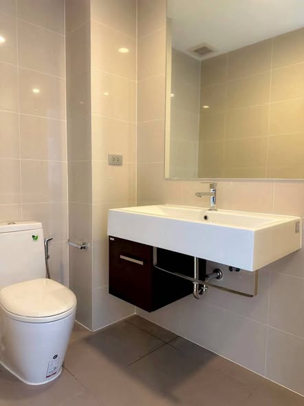 bathroom of The Sky Sukhumvit