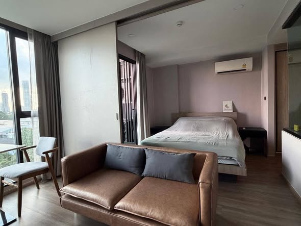 bedroom of The TEAK Sukhumvit 39