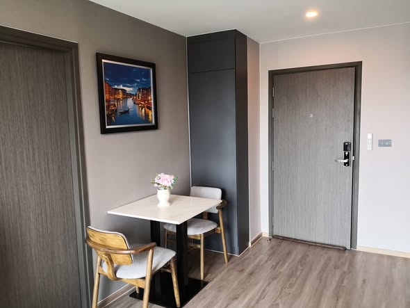 room interior of The TEAK Sukhumvit 39