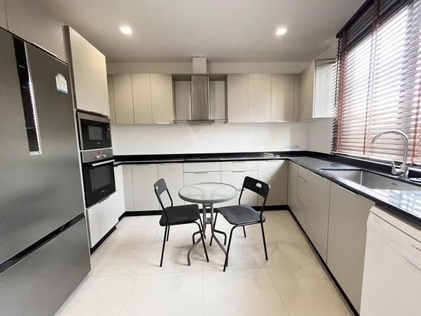 kitchen of The Tree Rio Bang-Aor Station
