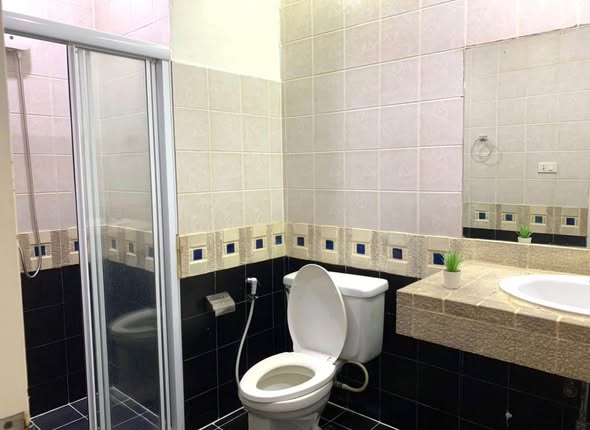 bathroom of The Waterford Park