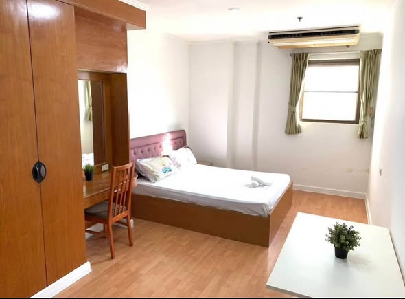 bedroom of The Waterford Park