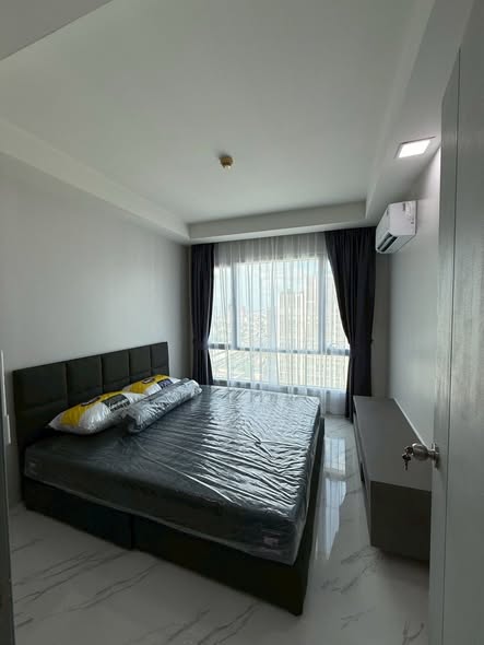 bedroom of Thru Thong Lor