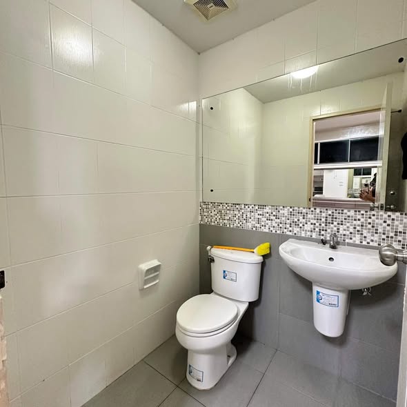 bathroom of Town Plus Kaset Nawamin