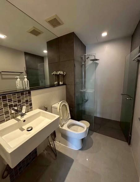 bathroom of Urbano Absolute Sathon-Taksin