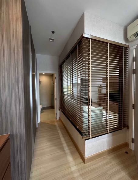 room interior and bathroom of Urbano Absolute Sathon-Taksin
