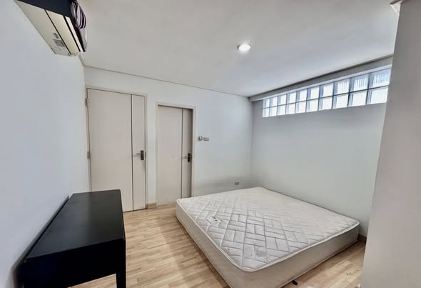 bedroom of Waterford Park Rama 4