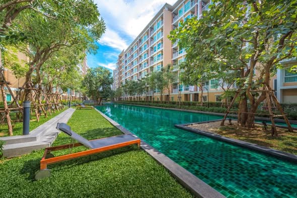 pool of We Condo