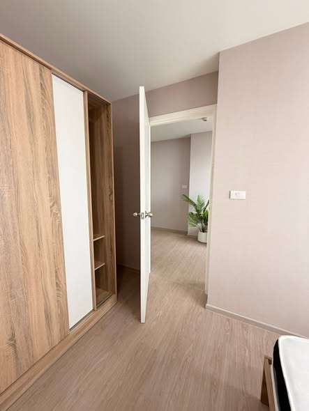 bedroom and room interior of Wela Condo เคหะ-ราม สเตชั่น คอนโดติดสถานี MRT เริ่ม 1.29 ล้าน พร้อมอยู่ปลายปี 67 คอนโดรามคำแหง คอนโดมีนบุรี คอนโดร่มเกล้า