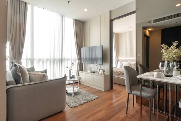 bedroom and living room of WISH Signature Midtown Siam (วิช ซิกเนเจอร์ มิดทาวน์ สยาม)