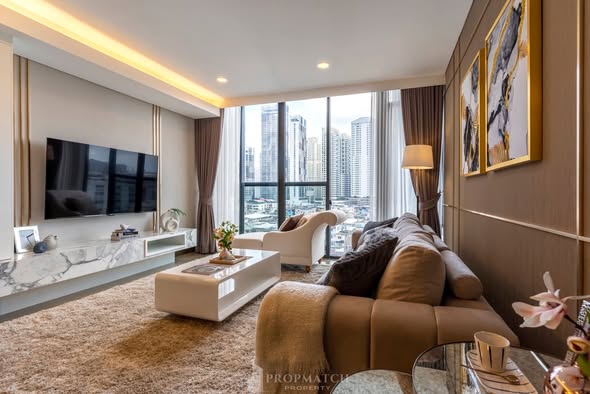 bedroom and living room of Wyndham Garden Bangkok Sukhumvit 42