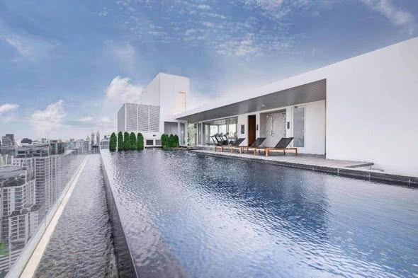 pool of Wyndham Garden Bangkok Sukhumvit 42
