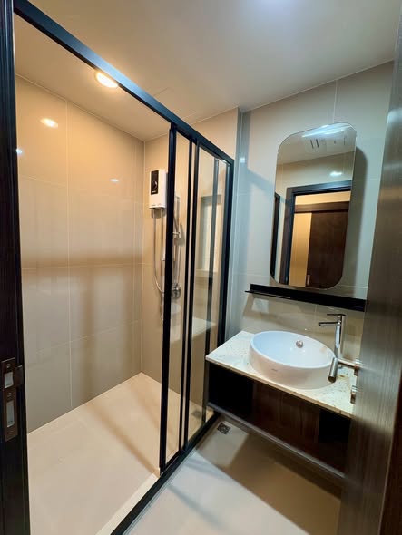 room interior and bathroom of XT HUAIKHWANG