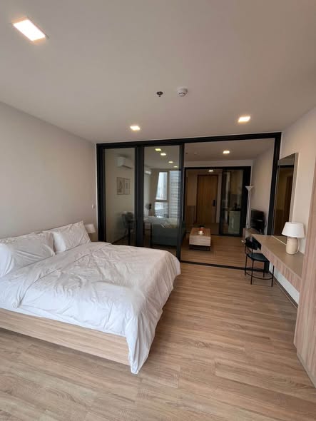 bedroom and room interior of XT Phayathai
