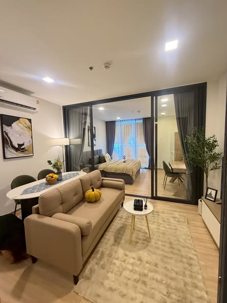 living room and bedroom of XT Phayathai