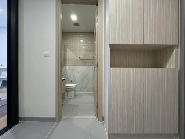room interior and bathroom of XT Phayathai