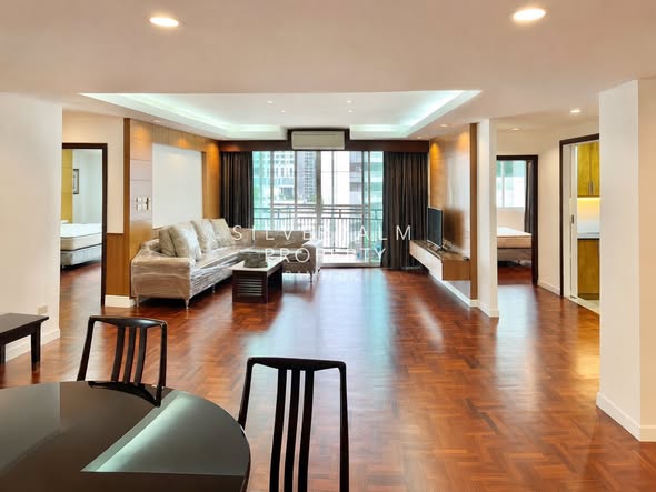 living room and room interior of Yellow Ribbon Hills Executive Mansion